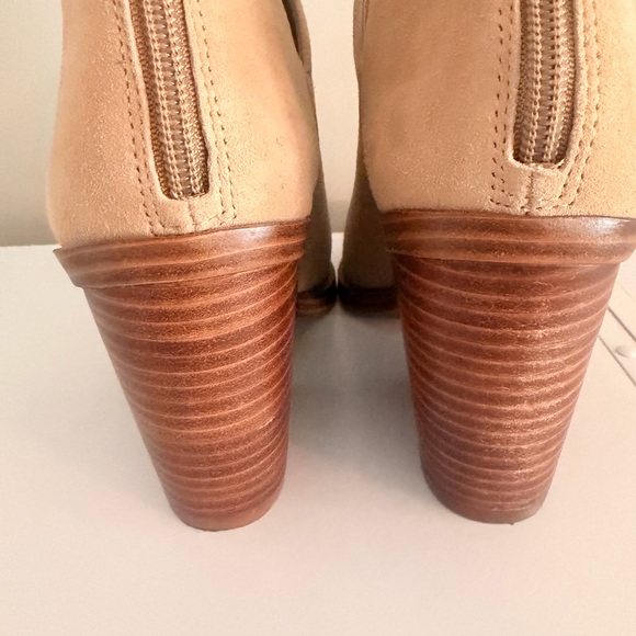 Vince Camuto camel booties! EUC! Size 8 - Picture 6 of 9